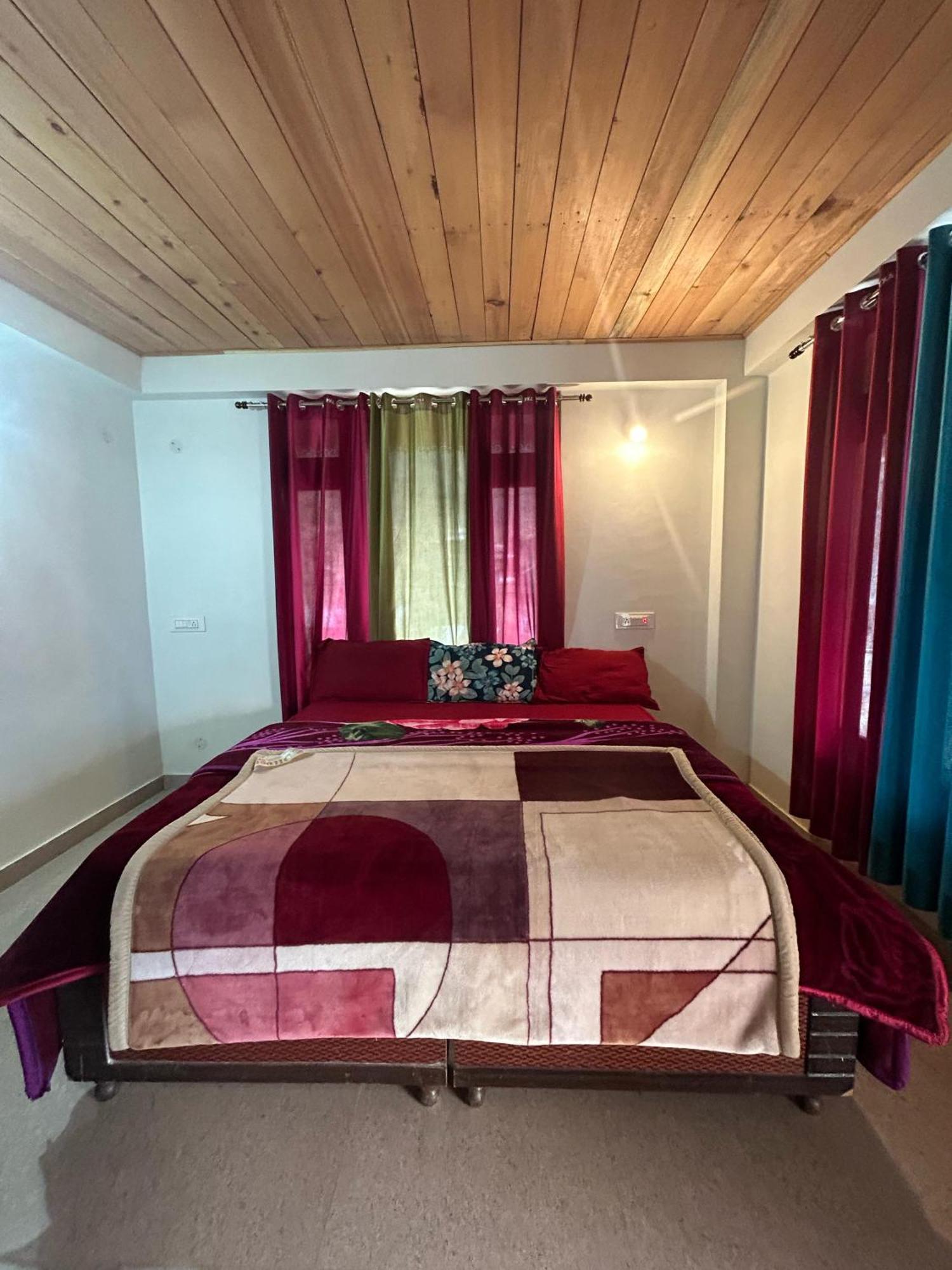 New Brahma Cafe Guest House Kalgha Экстерьер фото