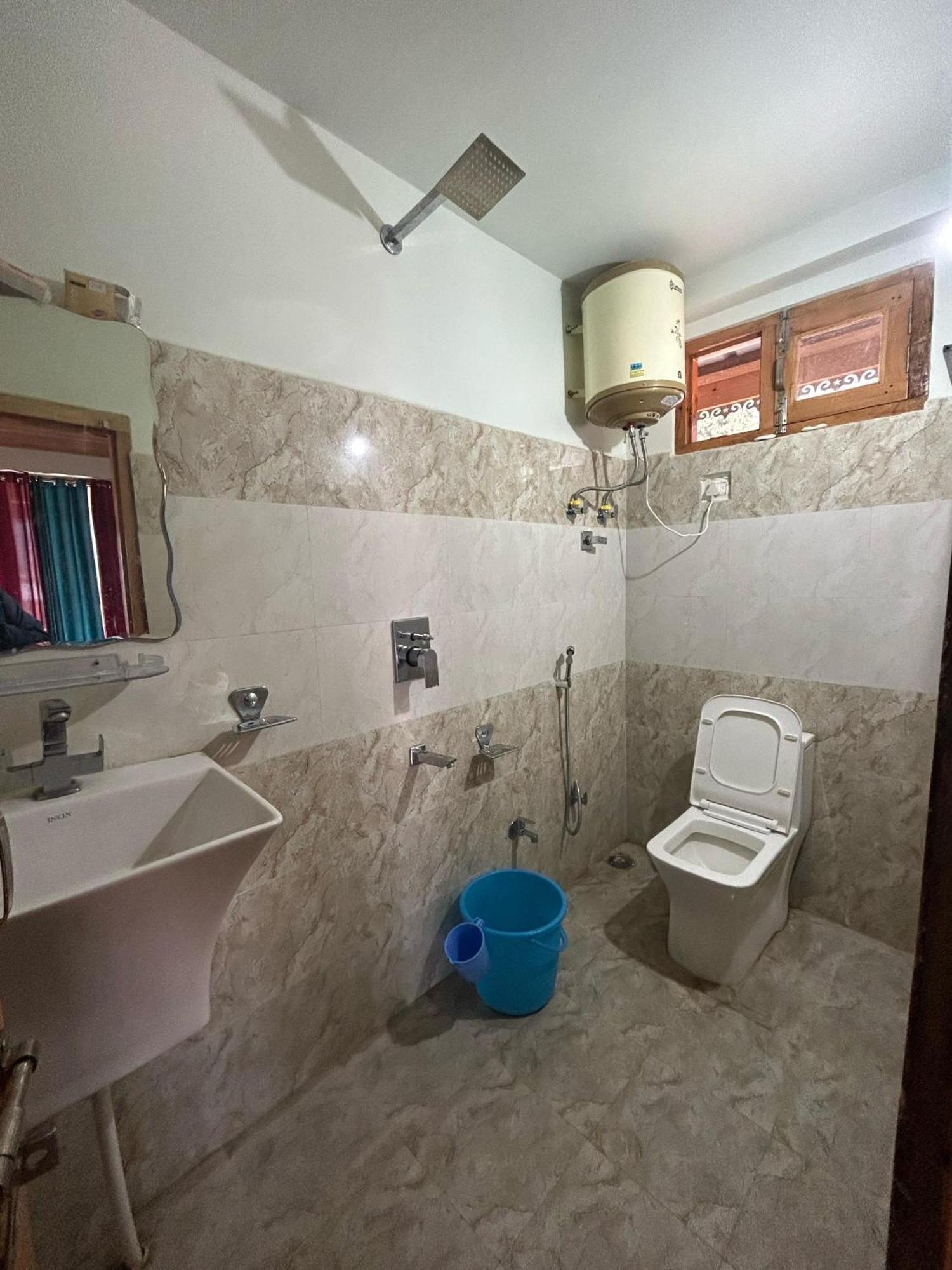 New Brahma Cafe Guest House Kalgha Экстерьер фото