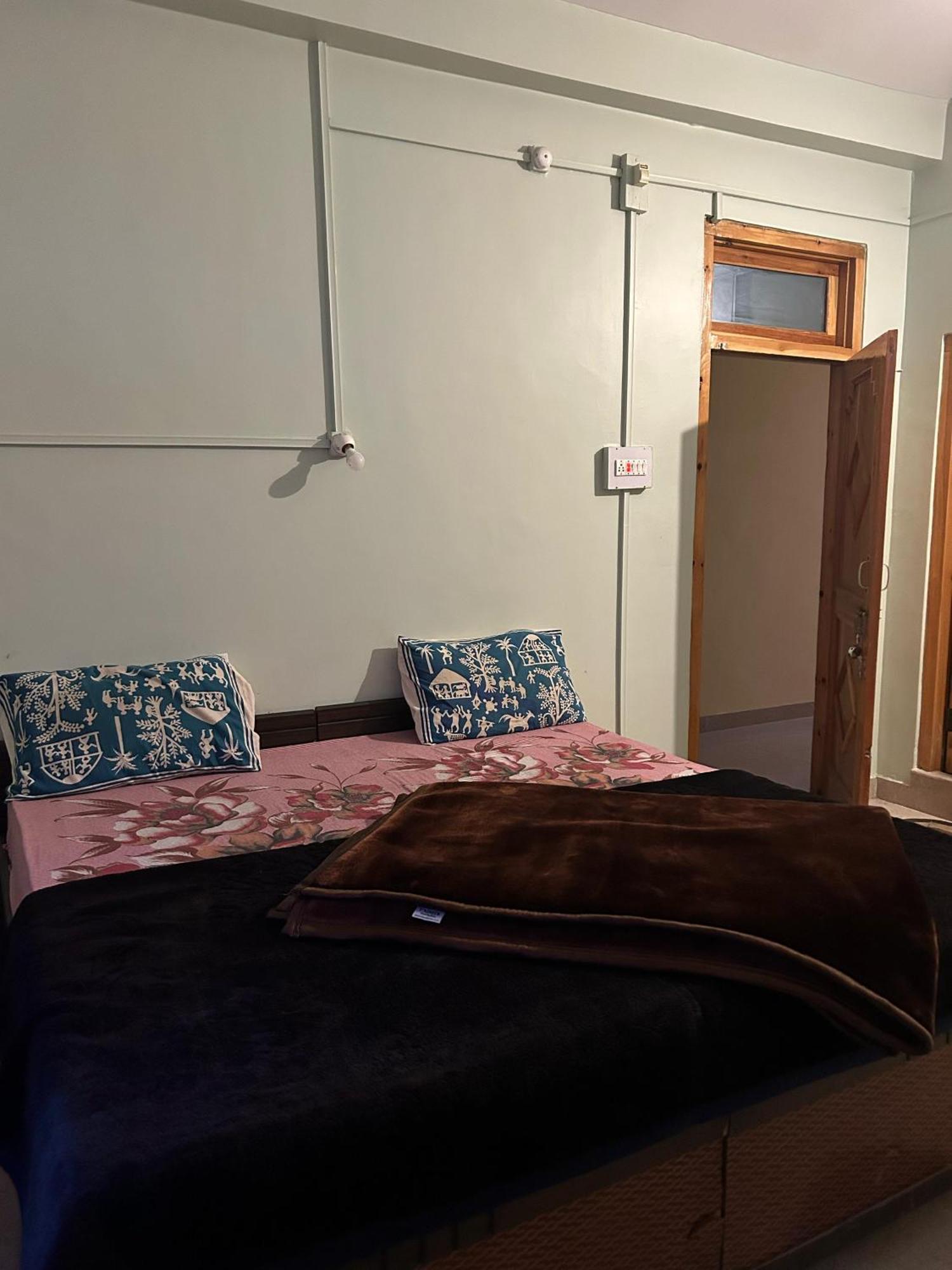 New Brahma Cafe Guest House Kalgha Экстерьер фото