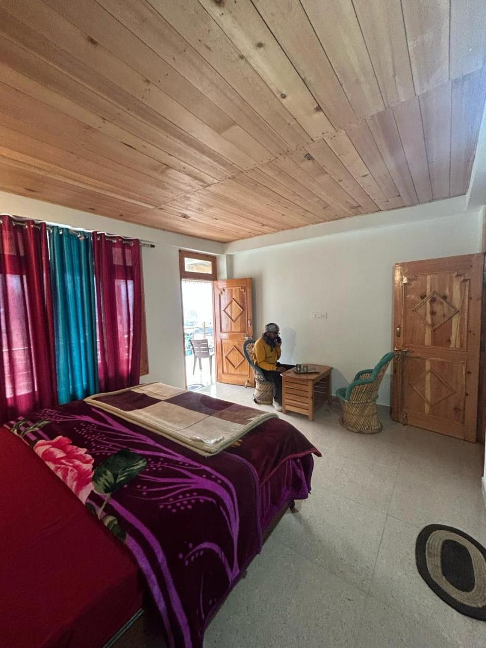 New Brahma Cafe Guest House Kalgha Номер фото